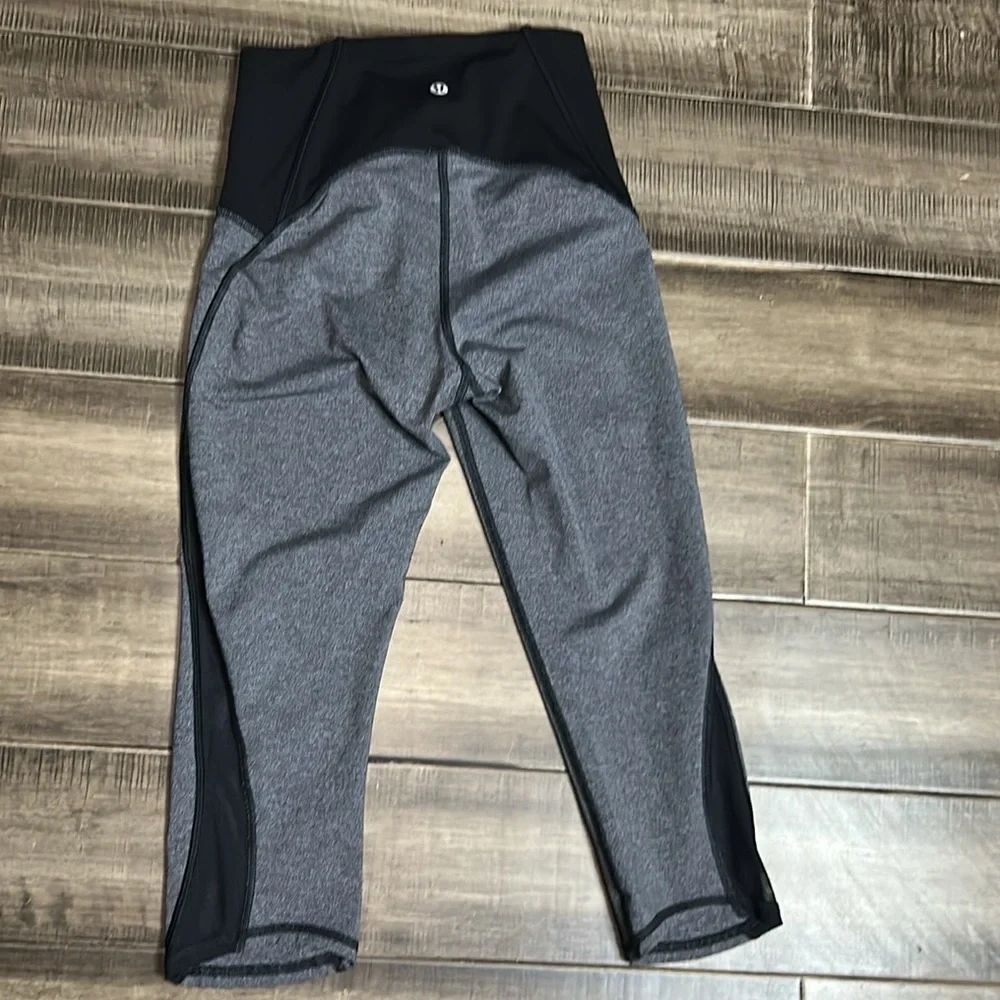 EUC Lululemon Train Times Crop (17